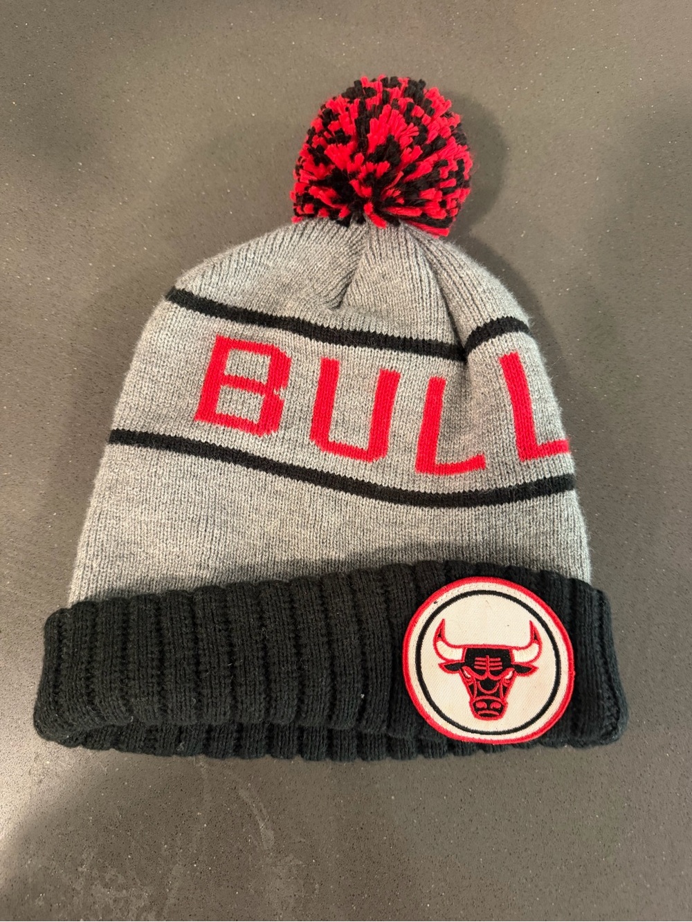 Mitchell & Ness Chicago Bulls Beanie - Gray, Black & Red